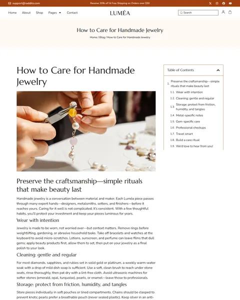 Lumea single blog post layout